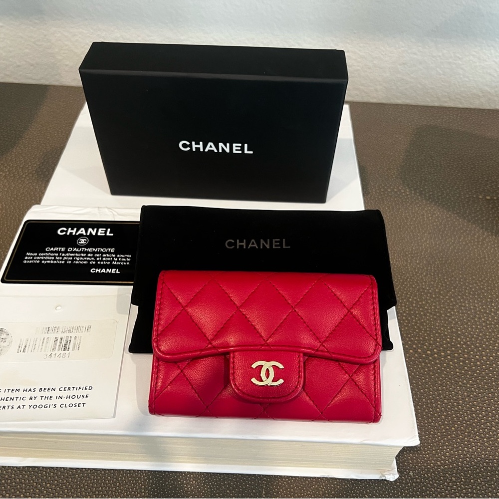 LIKE NEW Chanel red flap lambskin  card holder
